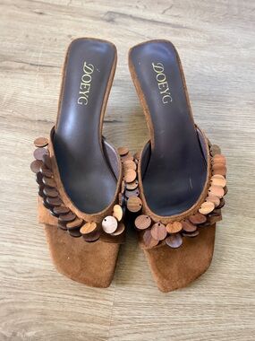 NWOT Brown Suede Slide Sandals with Wood Disc Trim 8.5
